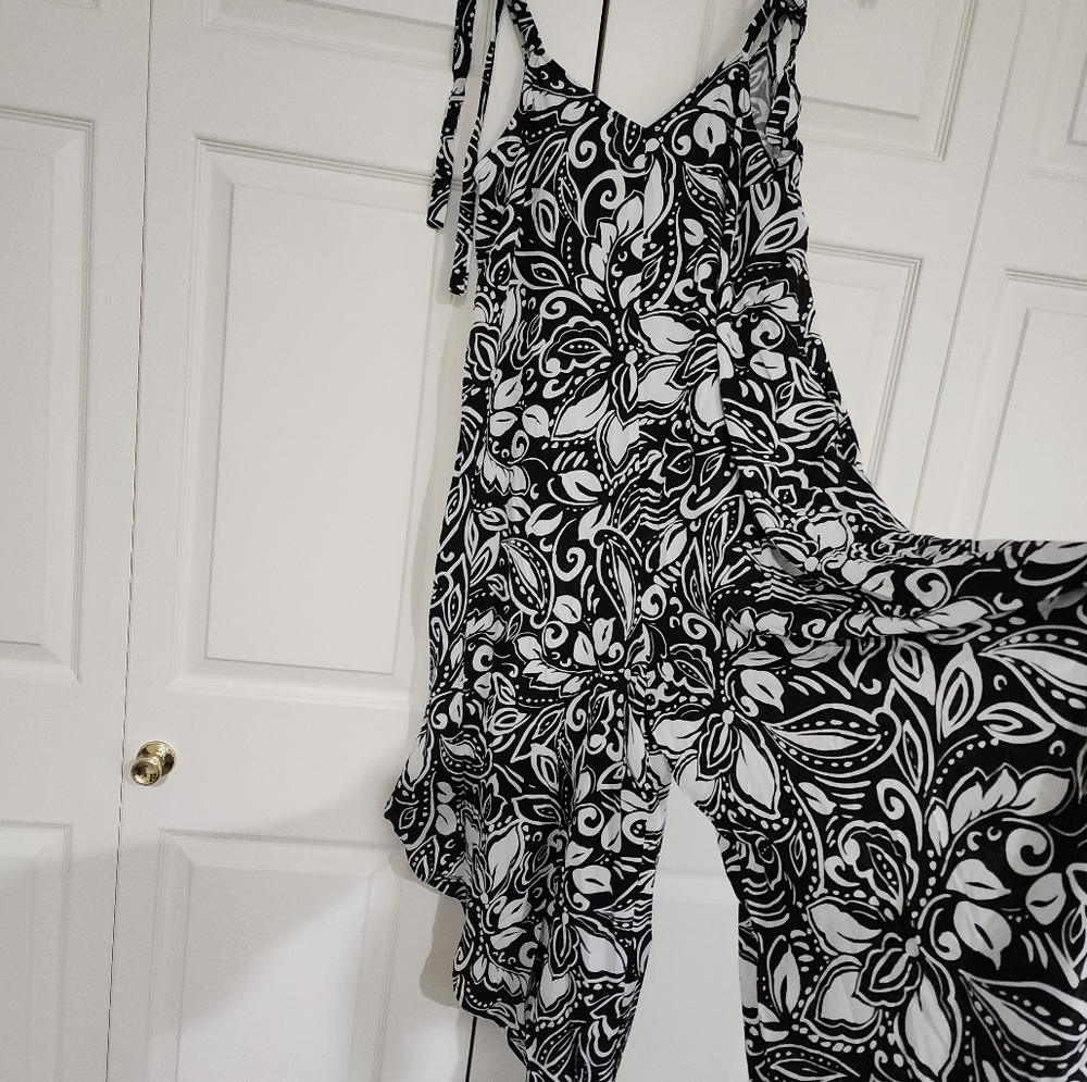 Black And White Angle Hemmed  Jumpsuit.